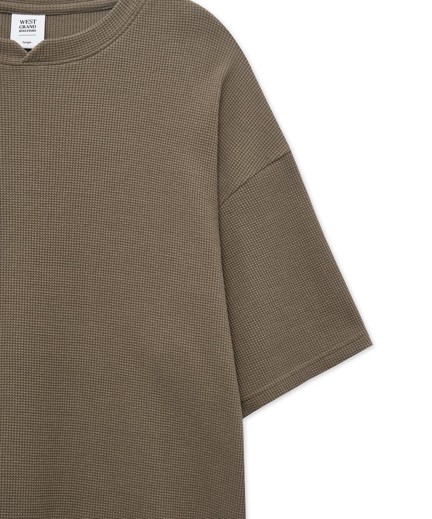WEST GRAND BOULEVARD Oversized Waffle Henley Neck Short Sleeve T-Shirt Dark Brown