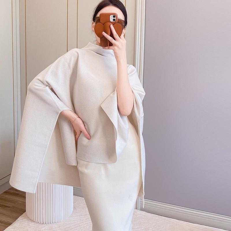 

Женская накидка из смесовой шерсти: Пальто-свитер с высоким воротом и рукавами «летучая мышь» — стиль Cos для осени/зимы