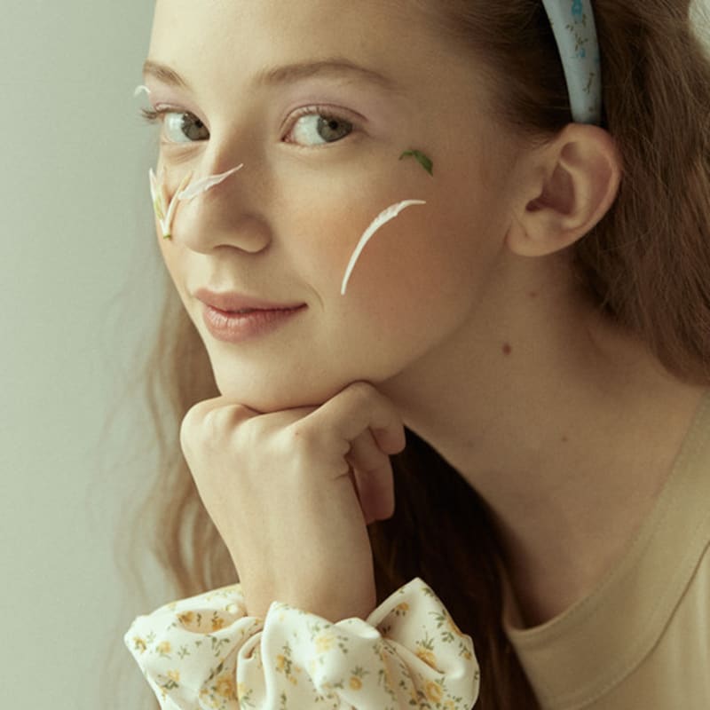 Elizabeth Moments Flower Print Scrunchie