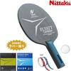 Zestaw rakietek do tenisa stołowego Nittaku polecany dla graczy średniozaawansowanych, typ ciągłego uderzenia, shakehand z wkładką carbonową.