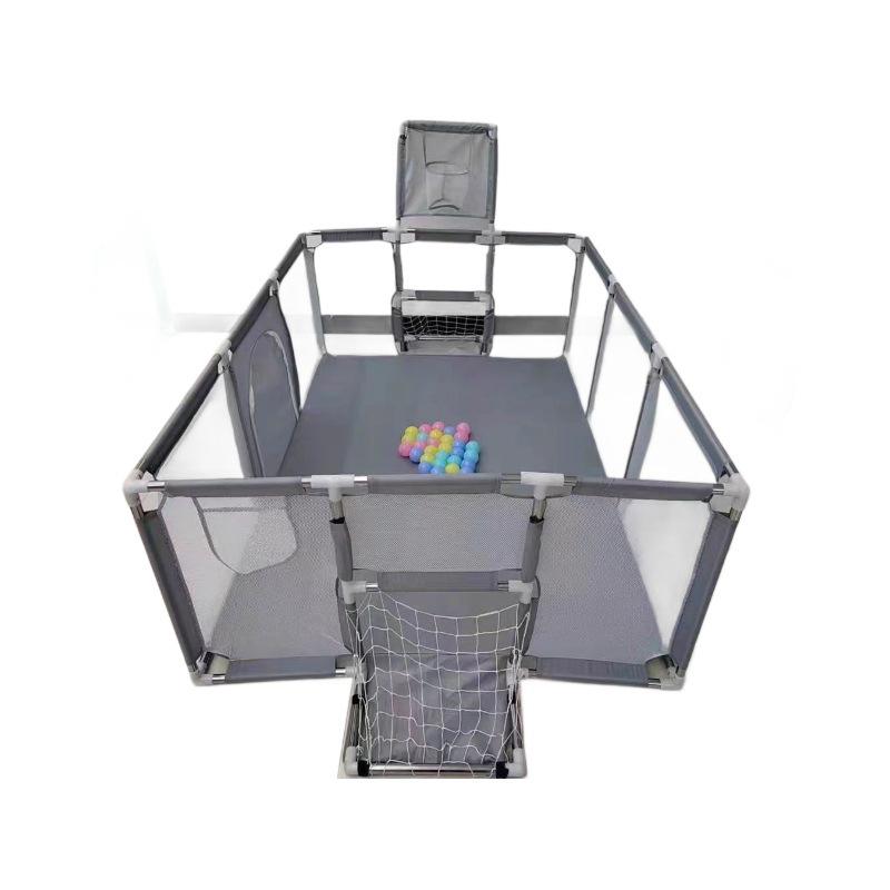 

Детский манеж для игр в помещении с баскетбольным кольцом и зоной для бросков серый