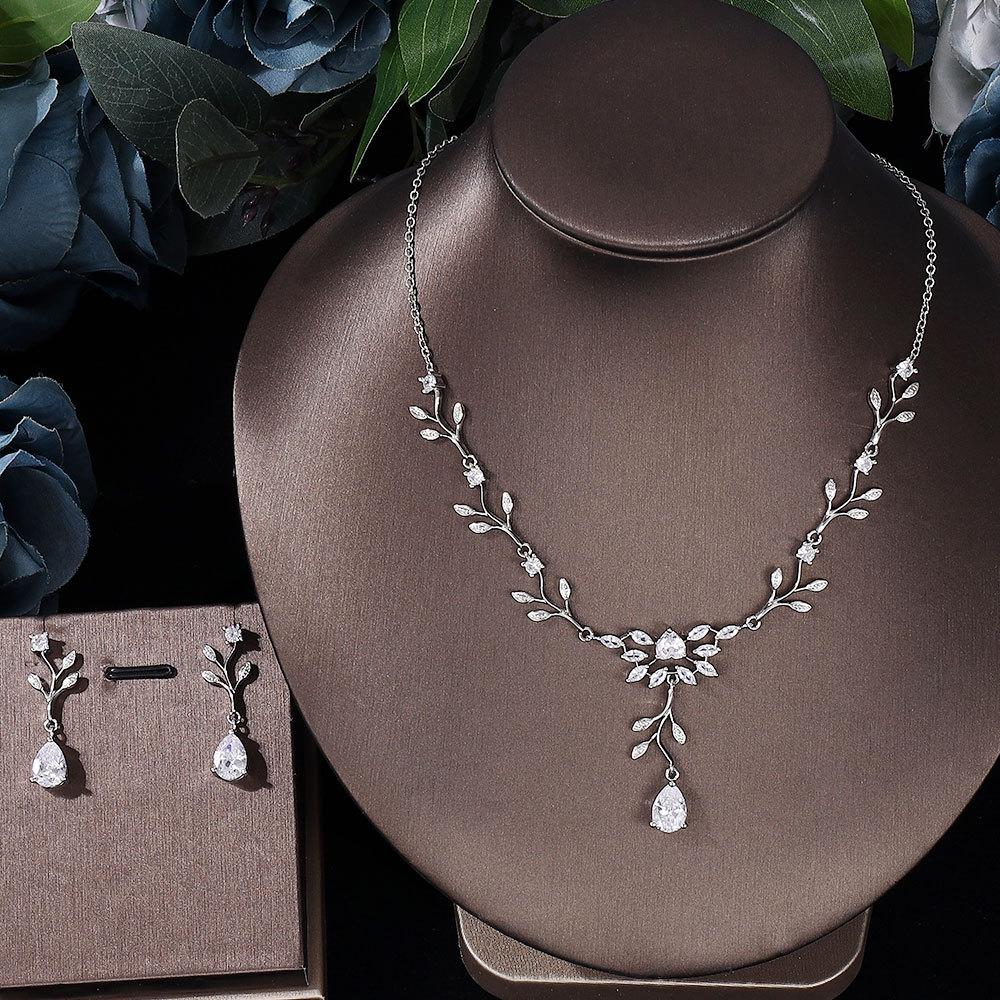 

Цирконий Цветок Ожерелье Женское Невеста Свадебное Платье Европейский И Американский Цветок Серьги Комплект