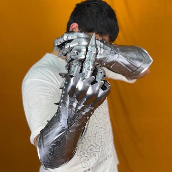 Nazgul-Inspired Etched Gauntlet Gloves  Medieval Cosplay Armor Gothic Fantasy Costume Perfect Halloween  LARP Gift