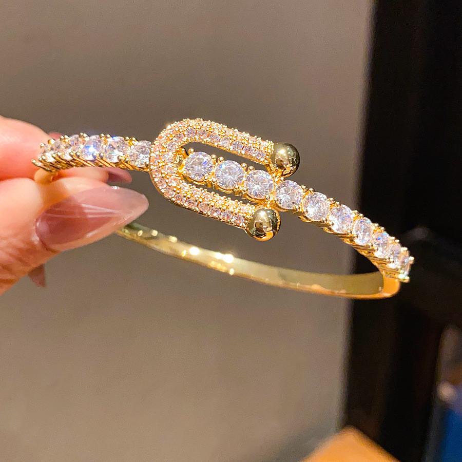 

Luxury Gold Plated Copper Cuff With Geometric Design And Zirconia For Stylish Daily Use золотой