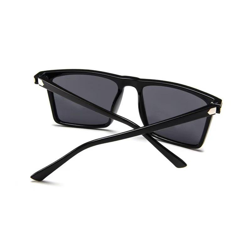 Retro Square Rivet Sunglasses: Trendy Unisex Street Style