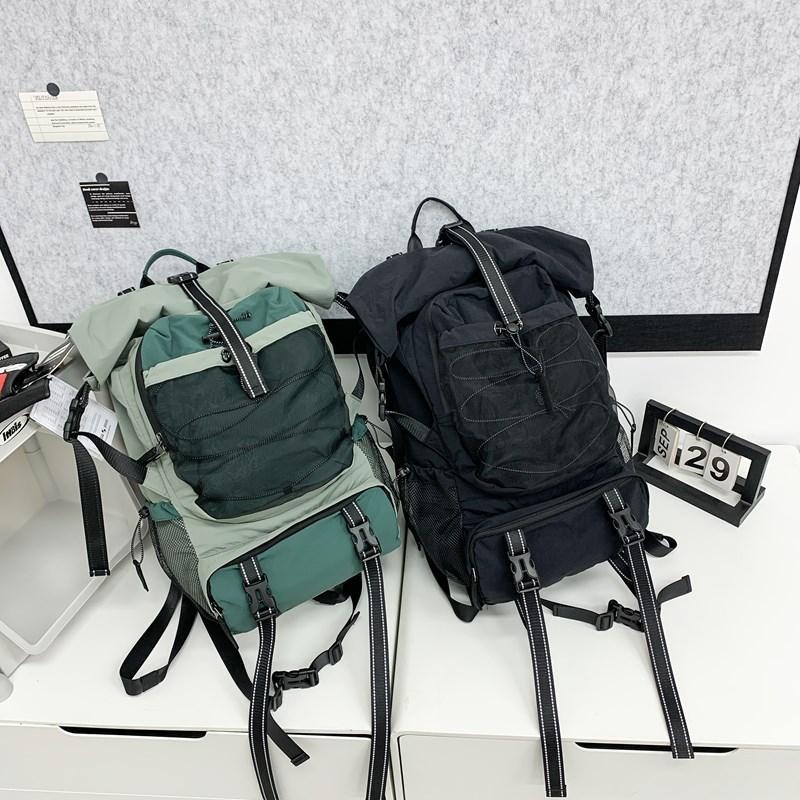 Cool tooling large-capacity locomotive hiking backpack 2025 cross-border new leisure function backpack