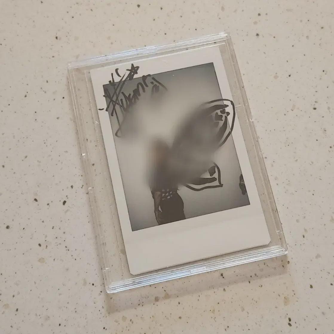 

Мы продаем знак Polaroid Oh My Girl Seunghee
