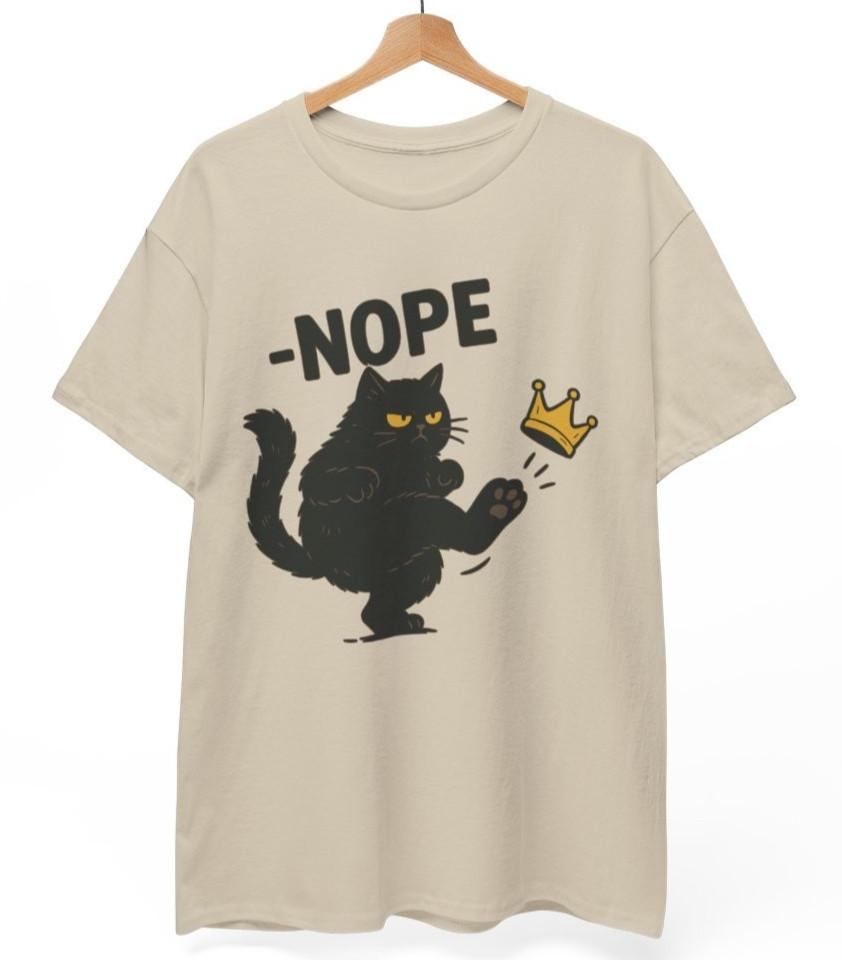No Kings in America Black Cat Shirt | Funny Political Meme Anti-Monarchy Tee Unisex T-Shirt L