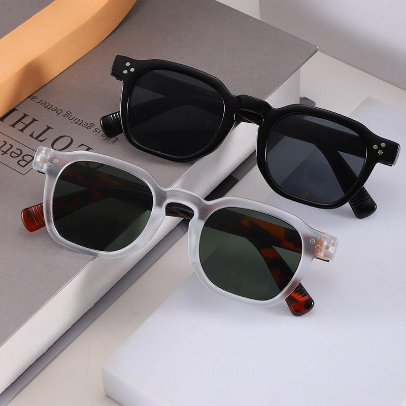 Vintage Round Sunglasses for Women Men Circular Eyeglasses Female Oval Eyewear for Male Female Shades UV400