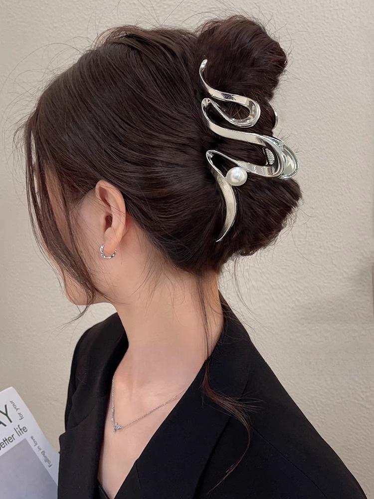 Trendy 2024 Women s Large Shark Hair Clip – Stylish Niche Design