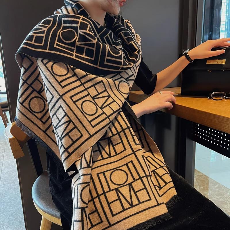 

Geometric Letter Double-Sided Warm Scarf 65x190cm