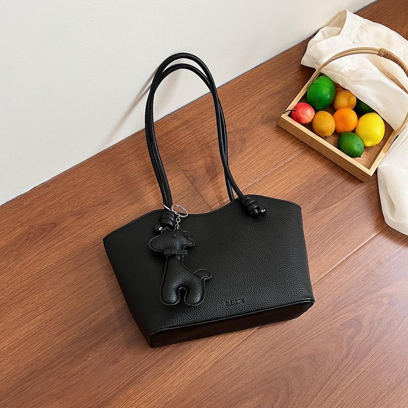 Hand carry versatile bucket bag women's 2025 new fashion texture shoulder bag large capacity casual messenger women's bag