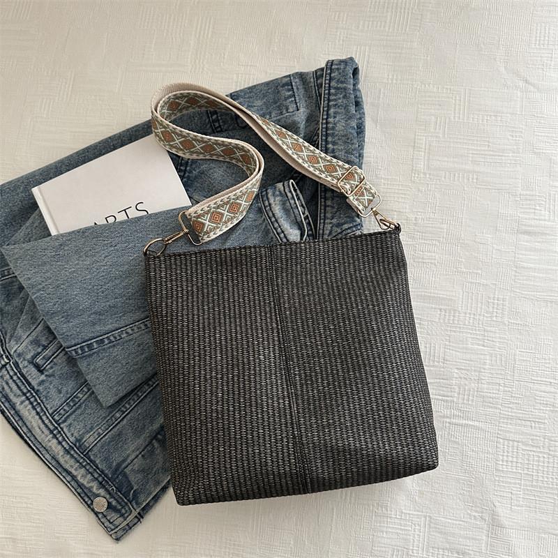 

Просторная повседневная однотонная летняя винтажная сумка-тоут для женщин, идеально подходящая для ежедневного использования чёрный