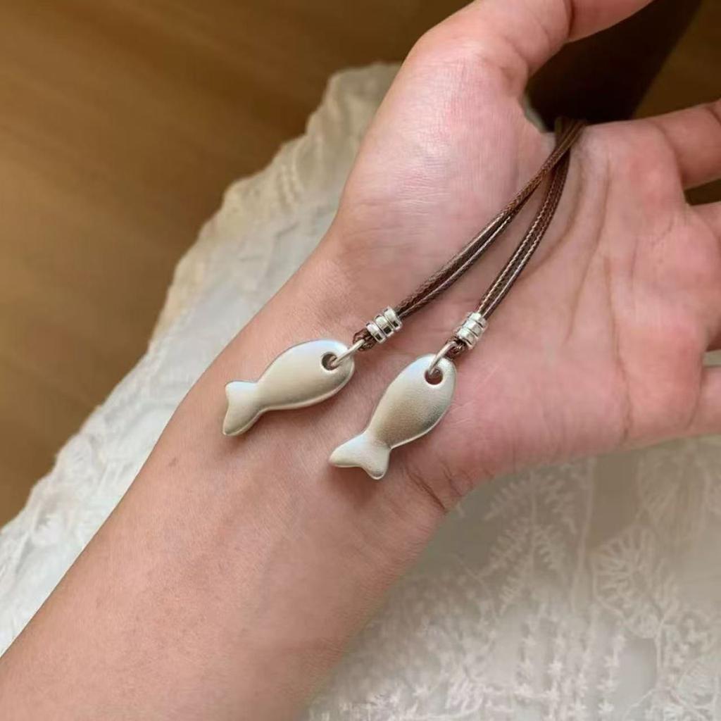 Simple retro small fish pendant necklace light luxury temperament high sense new Chinese fashion versatile autumn and winter sweater chain women