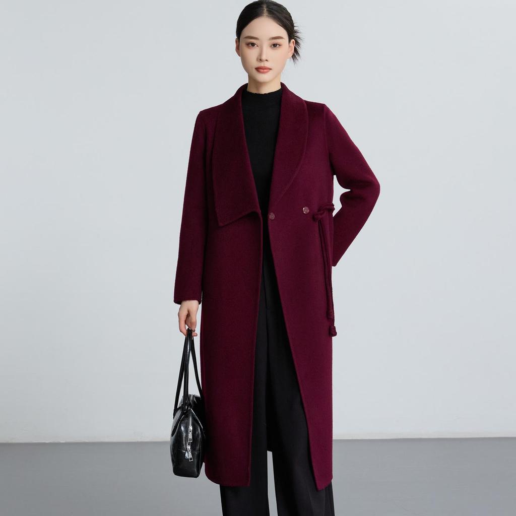 Eleganter doppelseitiger Kaschmantel für Frauen mittleren Alters - Herbst/Winter 2025 Kollektion.