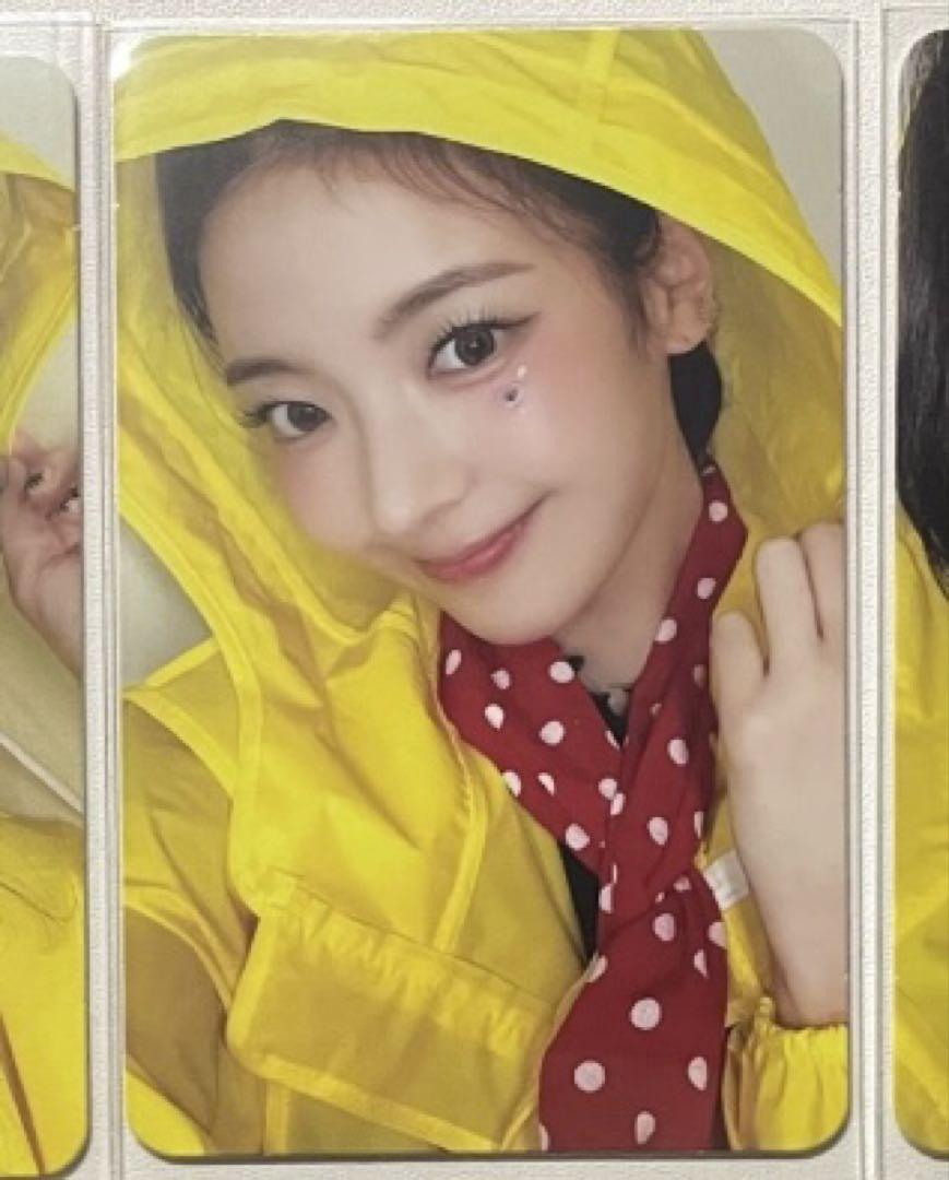 

[USED] itzy rear GOLD makestar limited edition raincoat trading card