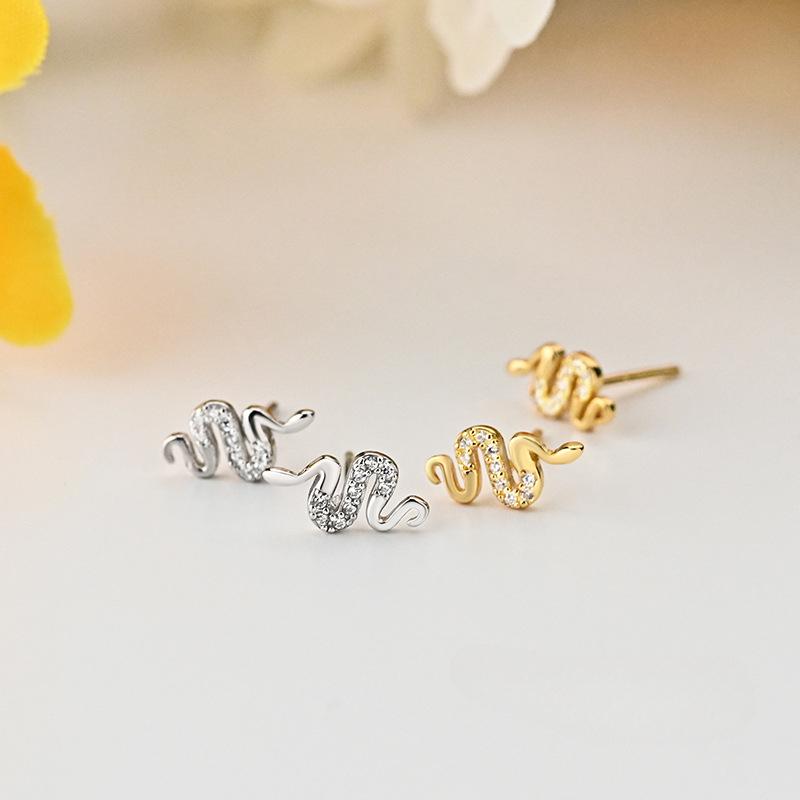 Diamond-in Serpentine Earrings Light Luxury Fashion Personality High-end Sense Handsome Earrings Niche Design Sense