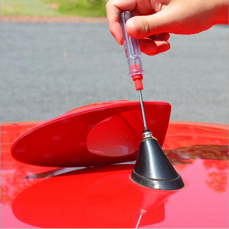 Wodoodporna uniwersalna antena samochodowa radiowa, antena dekoracyjna w kształcie płetwy rekina z podstawą z taśmą klejącą i funkcją radia FM/AM