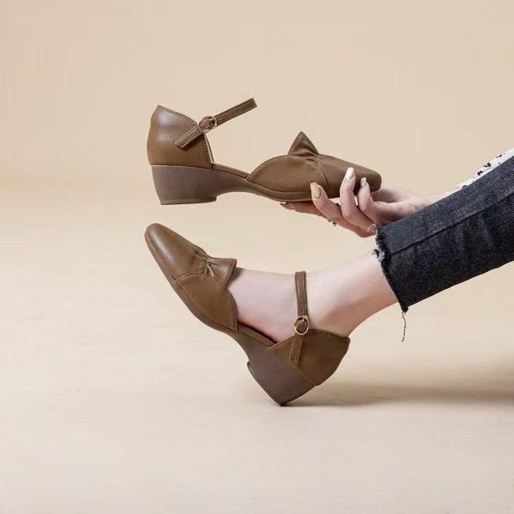 

Simple temperament ruffle leaf edge word with pointed hollow sandals women s summer new low heel comfortable women s sandals 40 темно-коричневого