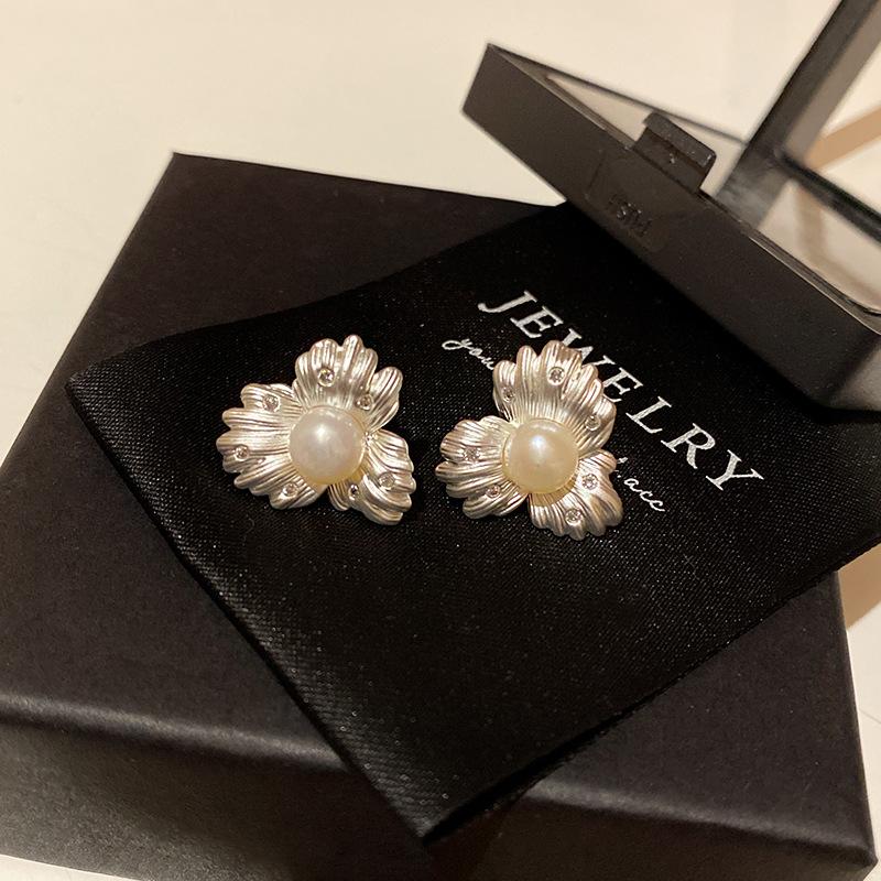 S sterling silver needle high-end pearl sunflower earrings women s unique personality stud earrings wholesale