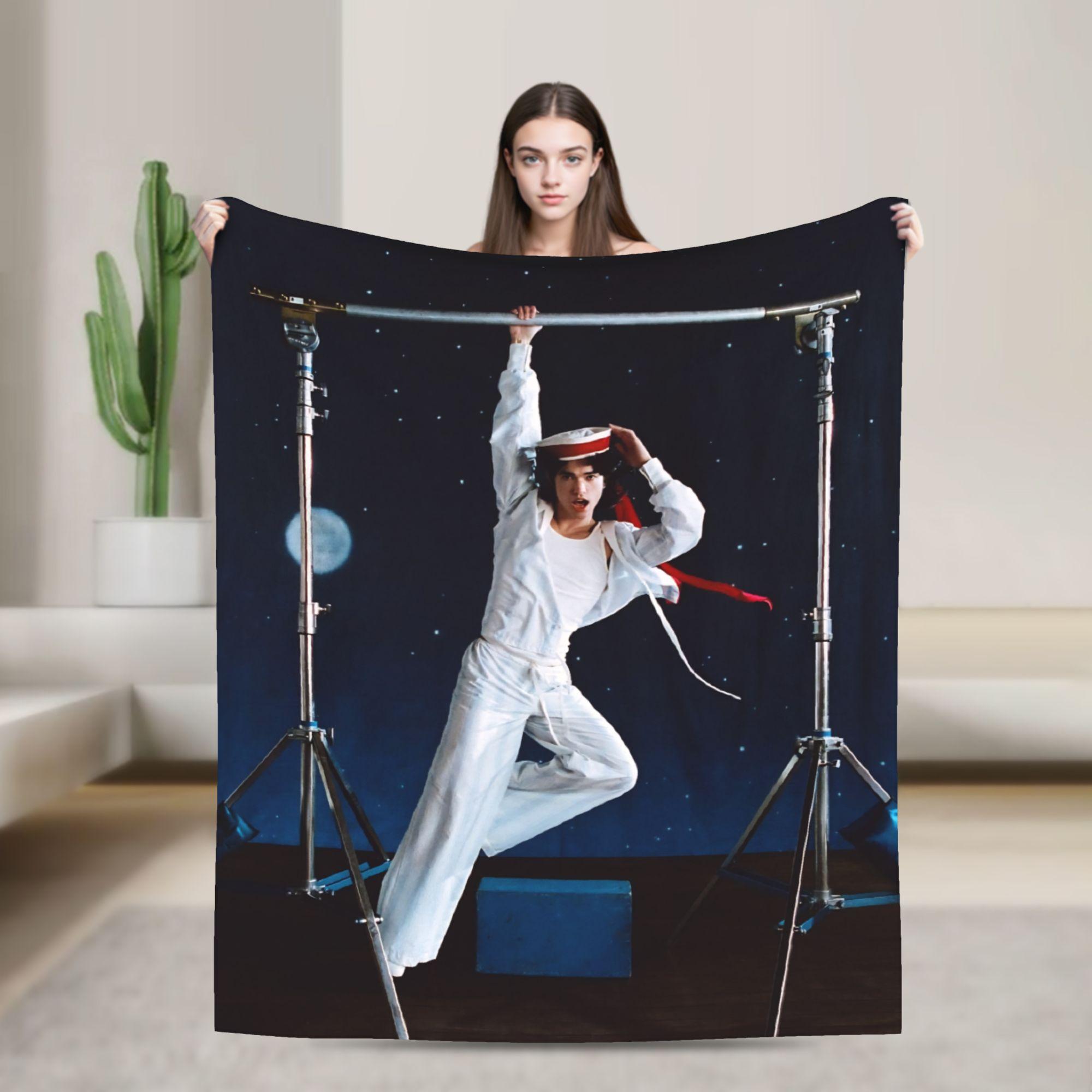 Exquisite Fashion Items Unisex Gray Conan American Songwriter Flannel Blanket Super Warm Throw Blanket For Home Decor Airplane Travel Bedspread Sofa Bed Cover
