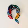 Elegante Sciarpa di Seta Magnetica con Fiori di Cashmere a Pois