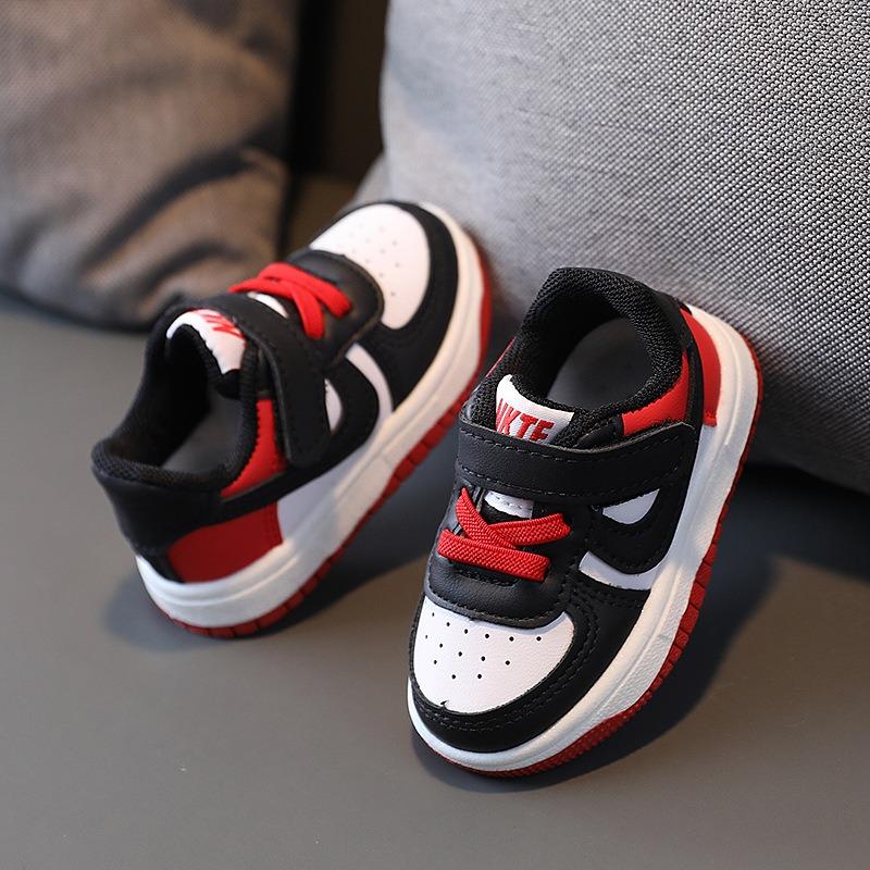 

Детские кеды для скейтборда / Спортивная обувь в корейском стиле на весну/осень для мальчиков и девочек, Обувь для первых шагов малыша, Обувь для младенцев. 16 красный