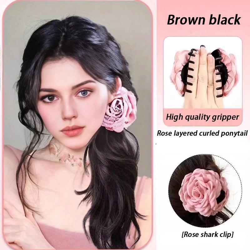 Paruka s culíkem a růžovým úchopem ve tvaru růže a stočenou stranou. Culík je přirozeně roztomilý a neviditelný cop.