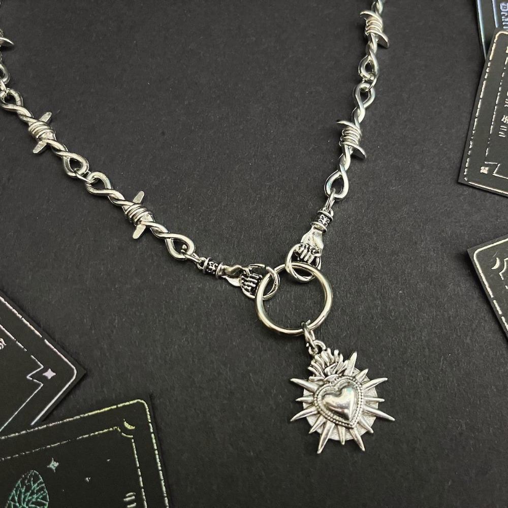 Gothic Punk Sliver Color Hand Ring Thorn Heart-shaped Pendant Barbed Wire Necklace for Women Personality Collar Chain Jewelry