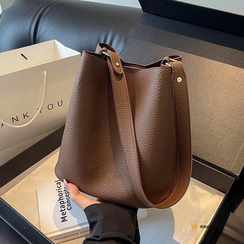 Premium French retro soft leather bucket bag women's trend simple underarm bag commuter messenger bag wholesale