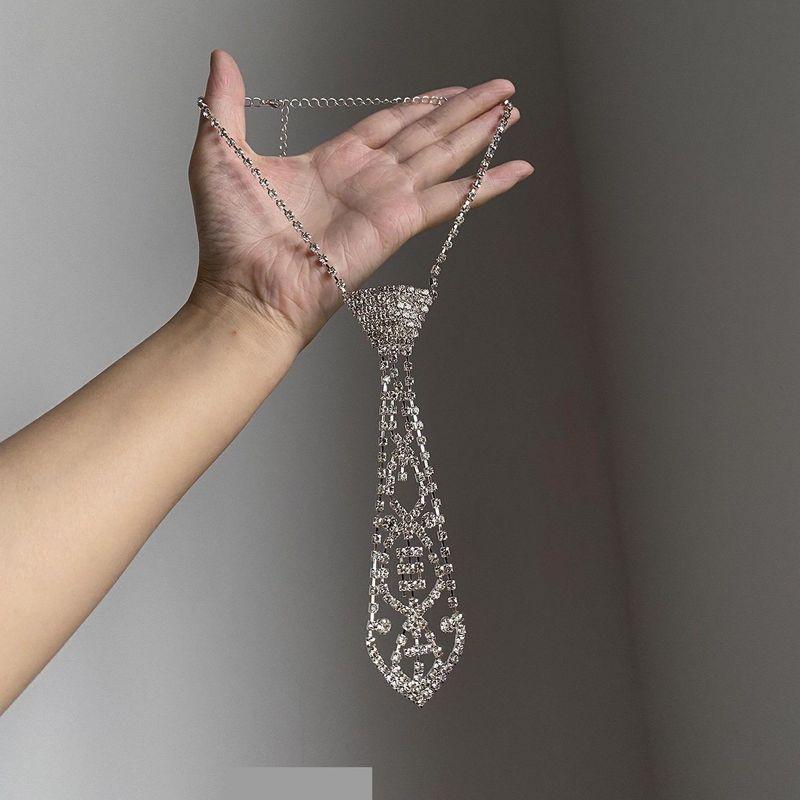 Exaggerated European and American Style Rhinestone Fishnet Halter Metal Tassel Chain Necklace for Women, Sexy and Fashionable Body Chain Accessory Hollow Diamond Tie