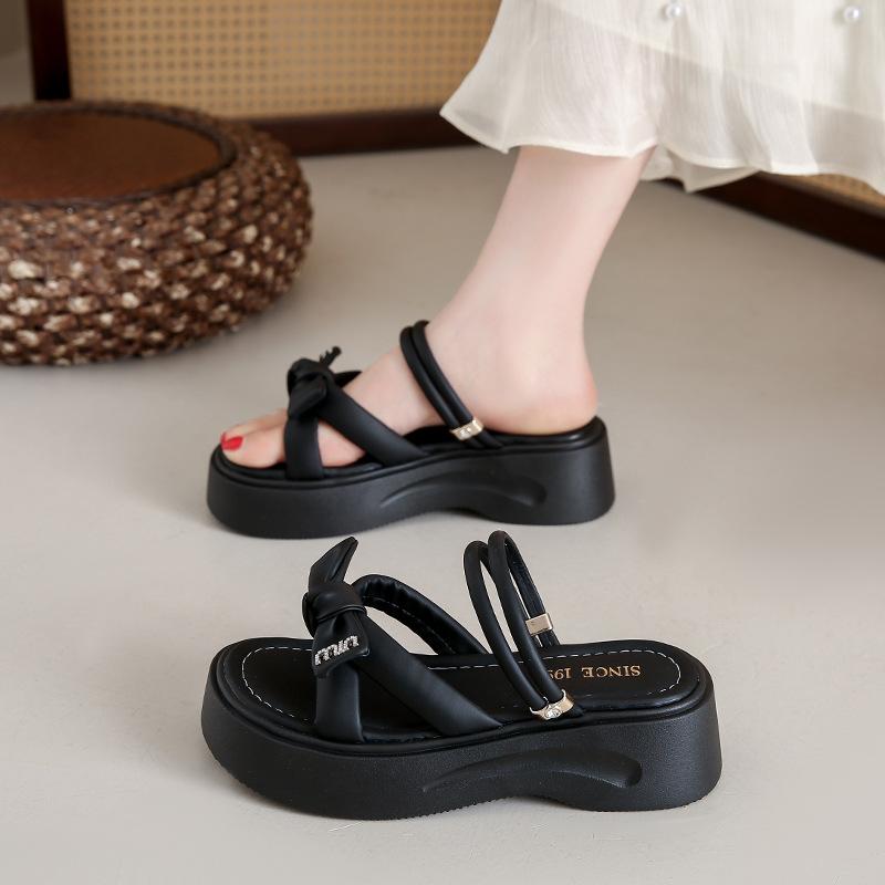 Mädchen 2025 Sandalen flach vielseitig Fee Internet-Berühmtheit bequeme weichsohlige Schuhe Studenten neuer Stil Sandalen Frauen Sommer leicht