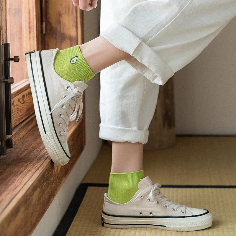 Damen Einfarbig Avocado Stickerei Lässige Baumwoll Kurzsocken Damen Prägnanter College-Stil Atmungsaktive Socken Mode Trendige Accessoires