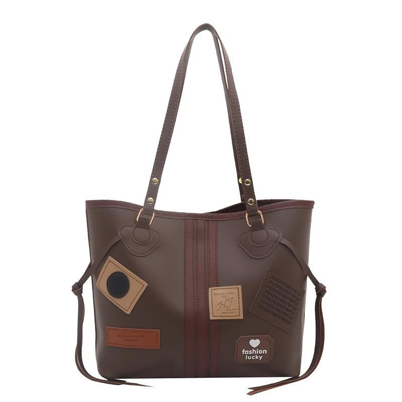 Retro Matte Tasche - Niedliche Bärenförmige Handtasche mit Großem Fassungsvermögen und Vielseitigem Design zum Tragen über einer Schulter.