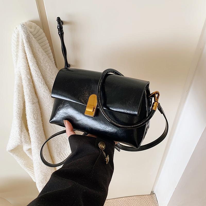 Retro Small Square Bag Women's Autumn and Winter New Shoulder Underarm Bag Texture Commuter Messenger Bag