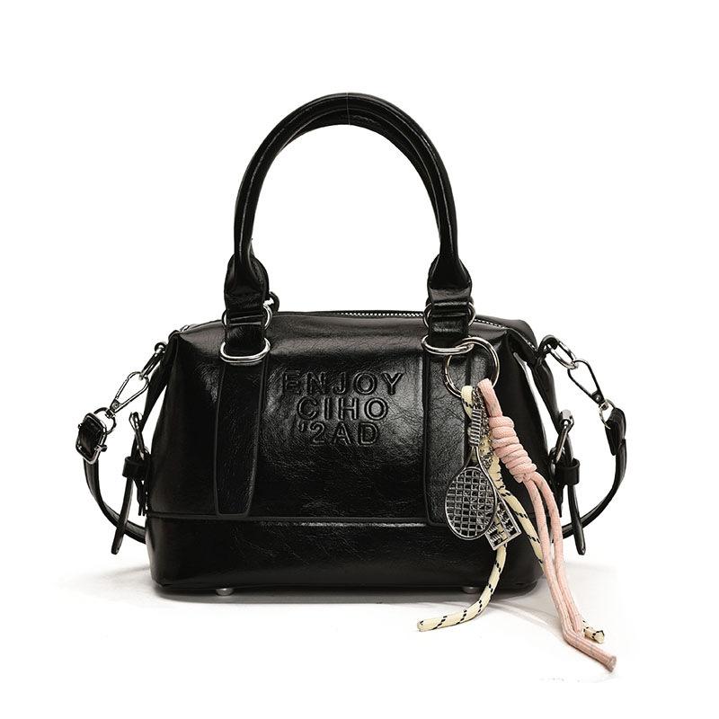 New product wholesale Korean fashion super fire high-end soft leather portable pillow bag versatile commuter casual messenger women's bag