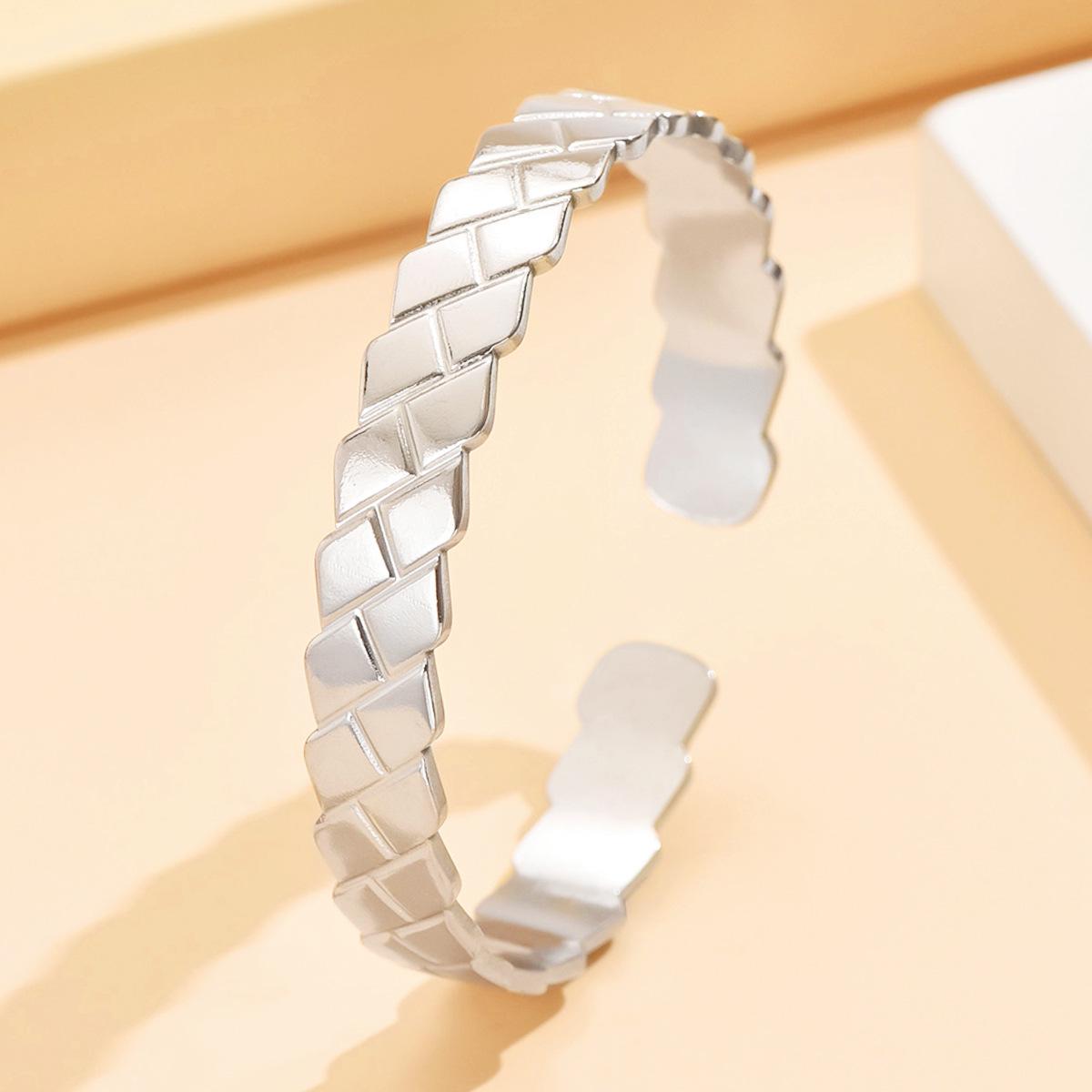 18K Gold European Style Geometric Stainless Steel Bracelet for Women
