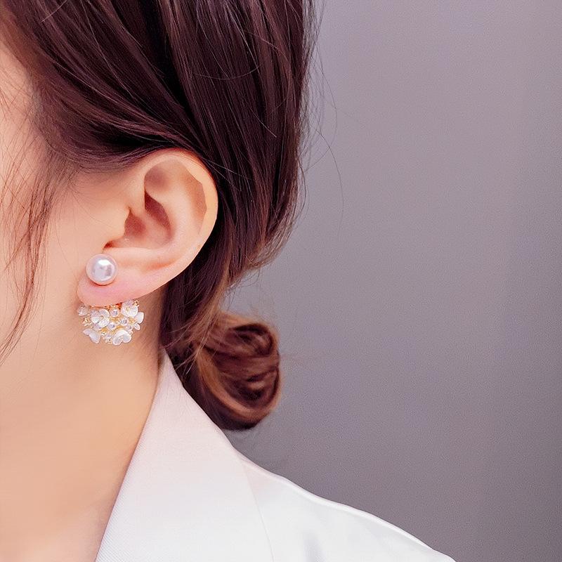 Flower Pearl Earrings Women's High-end Light Luxury Earrings 2023 New Fashion Celebrity Temperament Retro Foreign Style Earrings