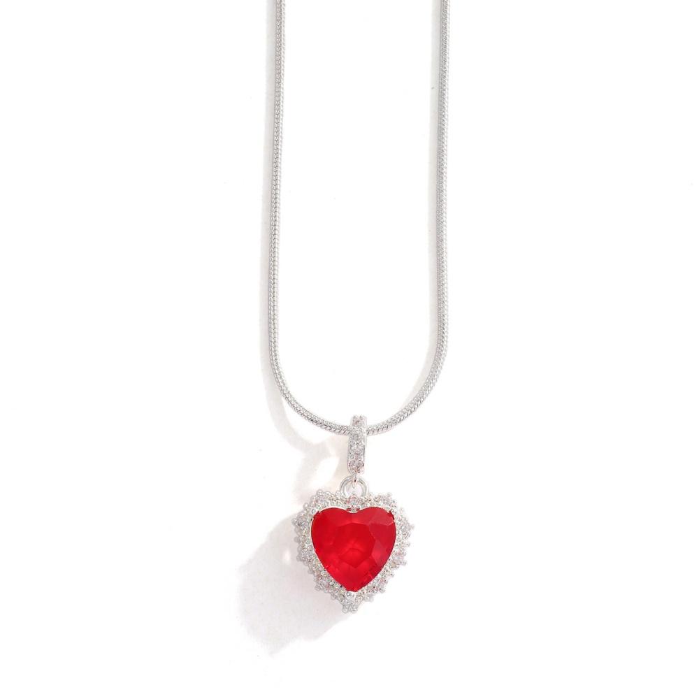 Women's Heart-Shaped Zircon Necklace Copper Collarbone Chain Light Luxury Niche Design Versatile Fashion Accessory