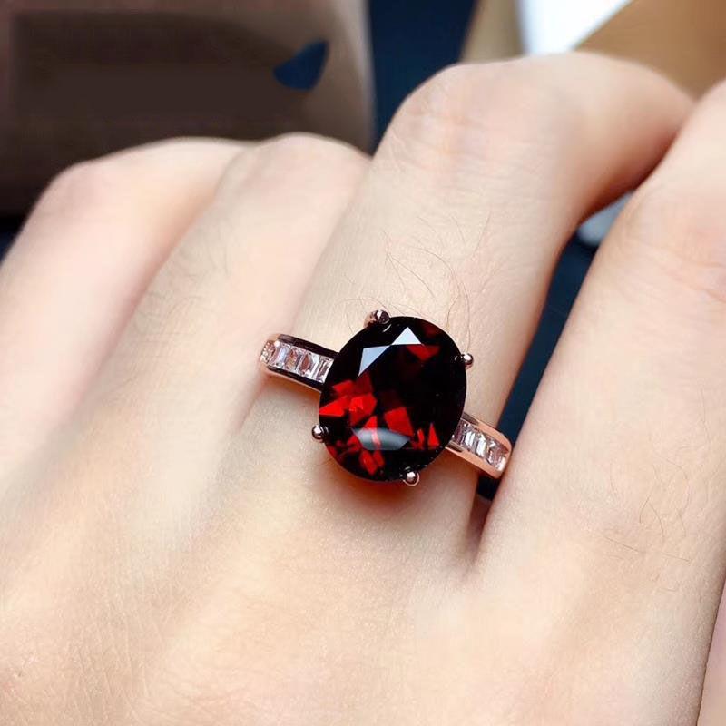 New In Classic Retro Oval Ruby Engagement Rings for Women Luxury Wedding Jewelry Charm Design Banquet Gift Adjustable Opening