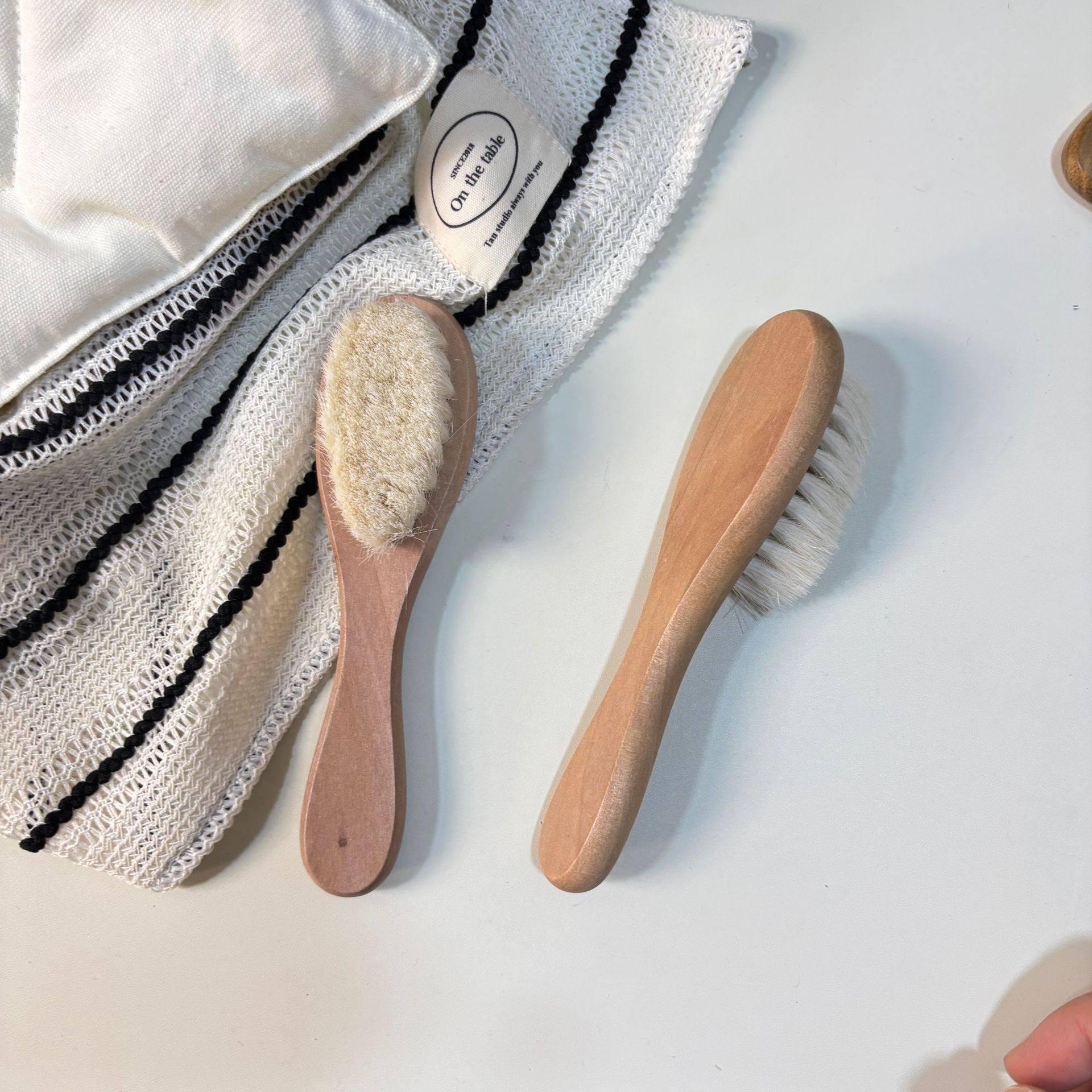 Набор для купания младенцев: щетка и губка от себорейных корочек - Расческа с мягкой щетиной для новорожденных