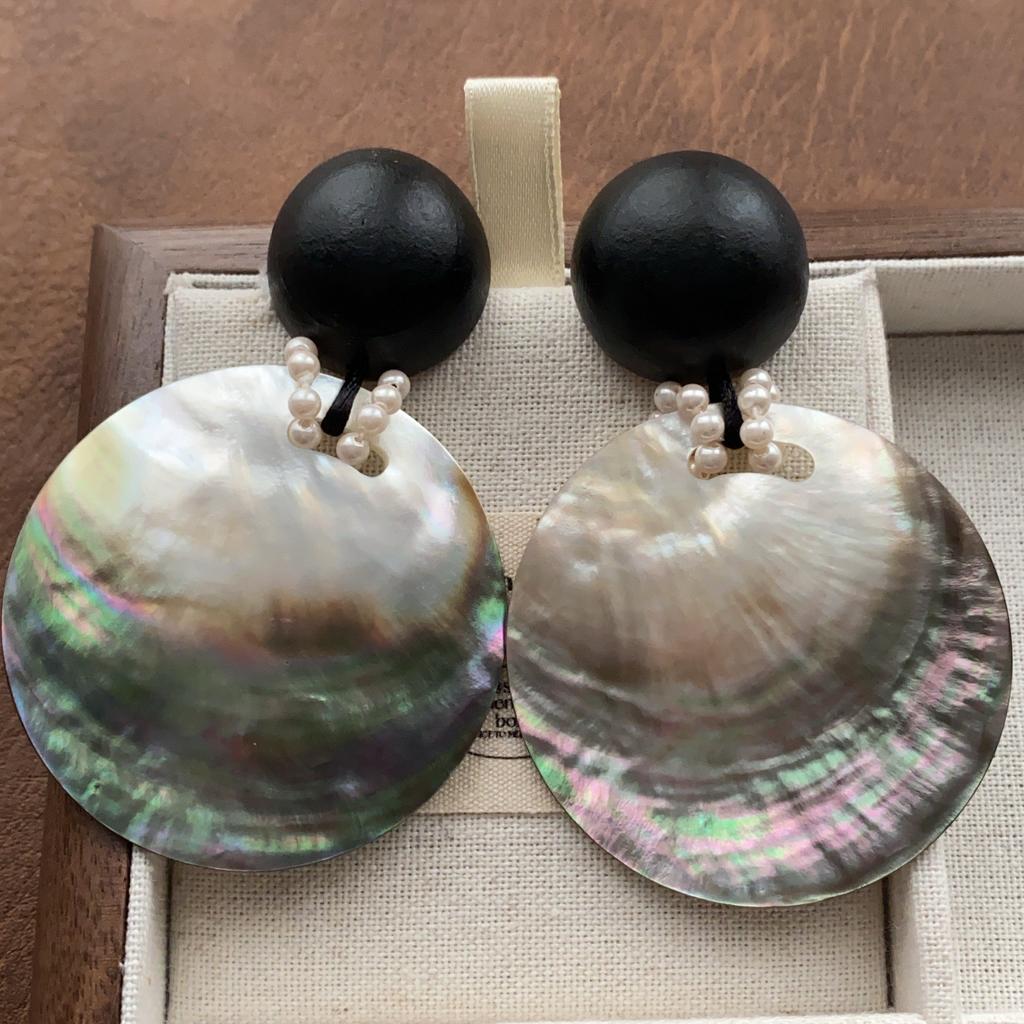 Colorful Natural Pearl Shell Earrings Light Luxury Natural Texture Earrings Fashion Premium Commuter Personality Daily Earrings