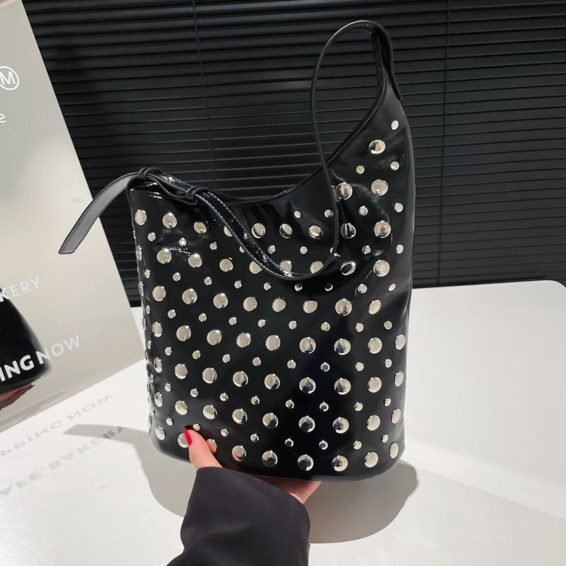 Bag women's large-capacity retro personality trendy cool polka dot rivet women's shoulder messenger bag