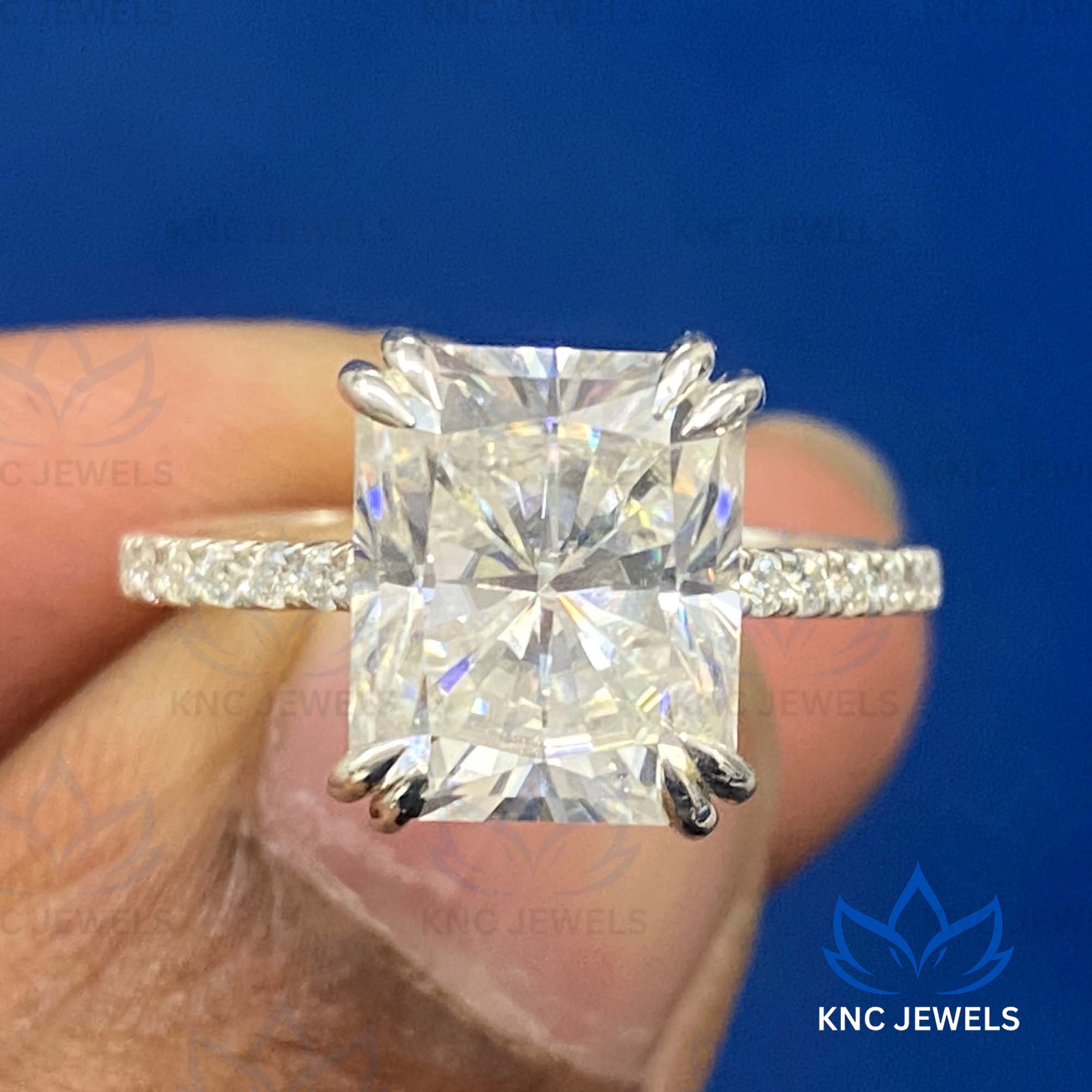 

Knc Jewels | Кольцо для помолвки с муассанитом огранки Radiant Cut Clow Prong 5,50 карат, стерлинговое серебро Ring Size US 4
