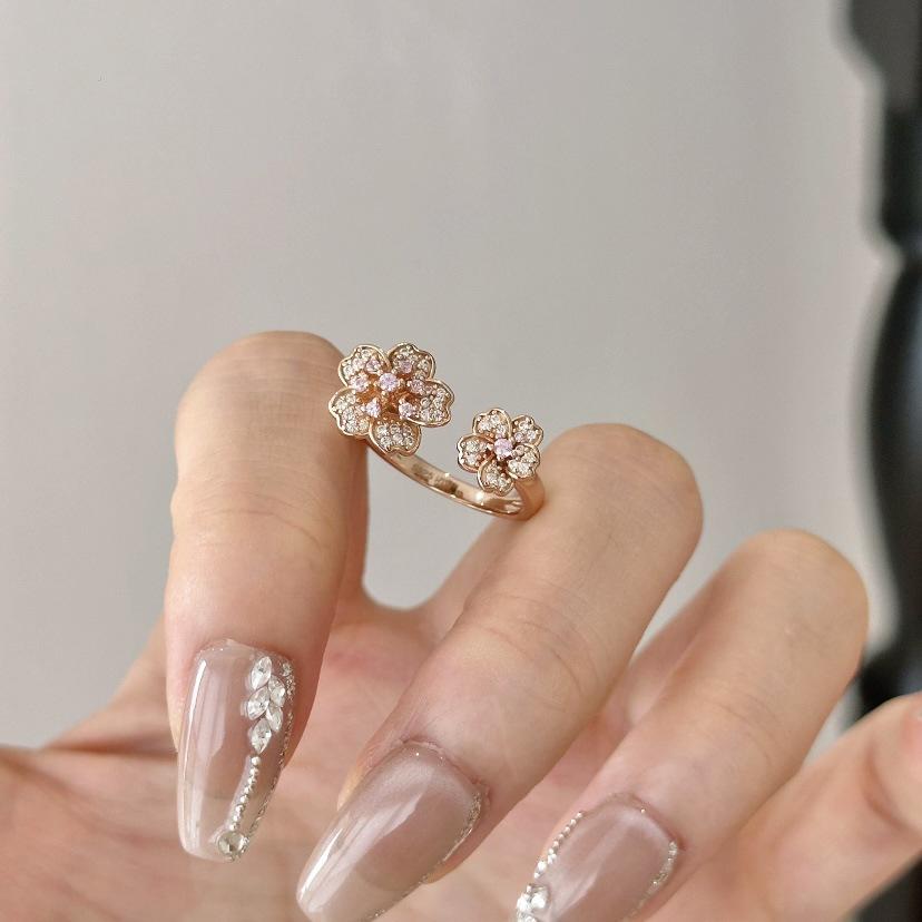 

Романтический набор украшений с двойными цветами Xiaohongshu: Колье, Браслет, Кольцо и Ключичная Цепочка с Полной Бриллиантовой Отделкой