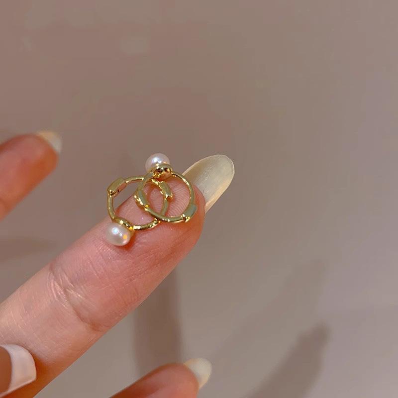 Minimalist and elegant, light luxury, high-end geometric earrings for women, popular vintage style ear accessories