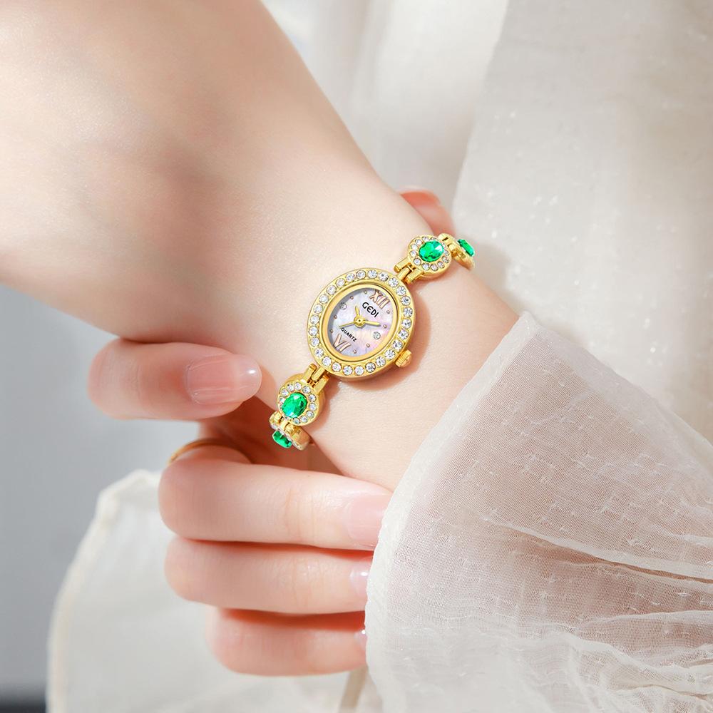 Reloj de Pulsera de Gama Alta de Nicho Reloj de Cuarzo Ovalado de Pedrería de Lujo Ligero Reloj Pequeño Exquisito Literario para Mujer
