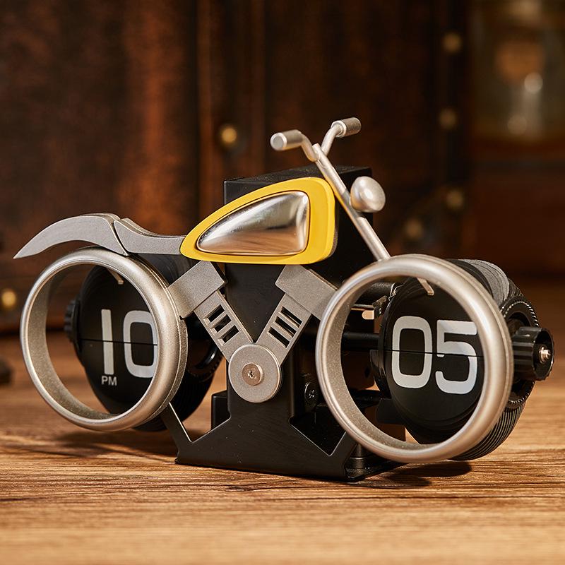 

Motorcycle-Shaped Flip Clock: Creative American Mechanical Bike Desk Ornament жёлтый/серебряный