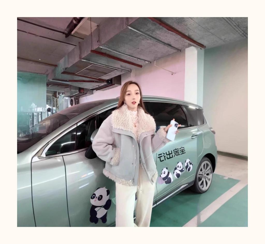 Korean Style Large Lapel Lamb Wool Women's Coat - Autumn/Winter Fashion, Slimming, Versatile, Thickened Short Motorcycle Jacket