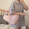 Lehká cestovní taška pro maminky ve tvaru srdce, velkokapacitní crossbody taška přes rameno s průvlekem na držadlo kufru.